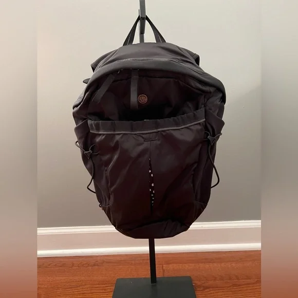 Lululemon Run From Work Backpack Black. - Picture 11 of 12